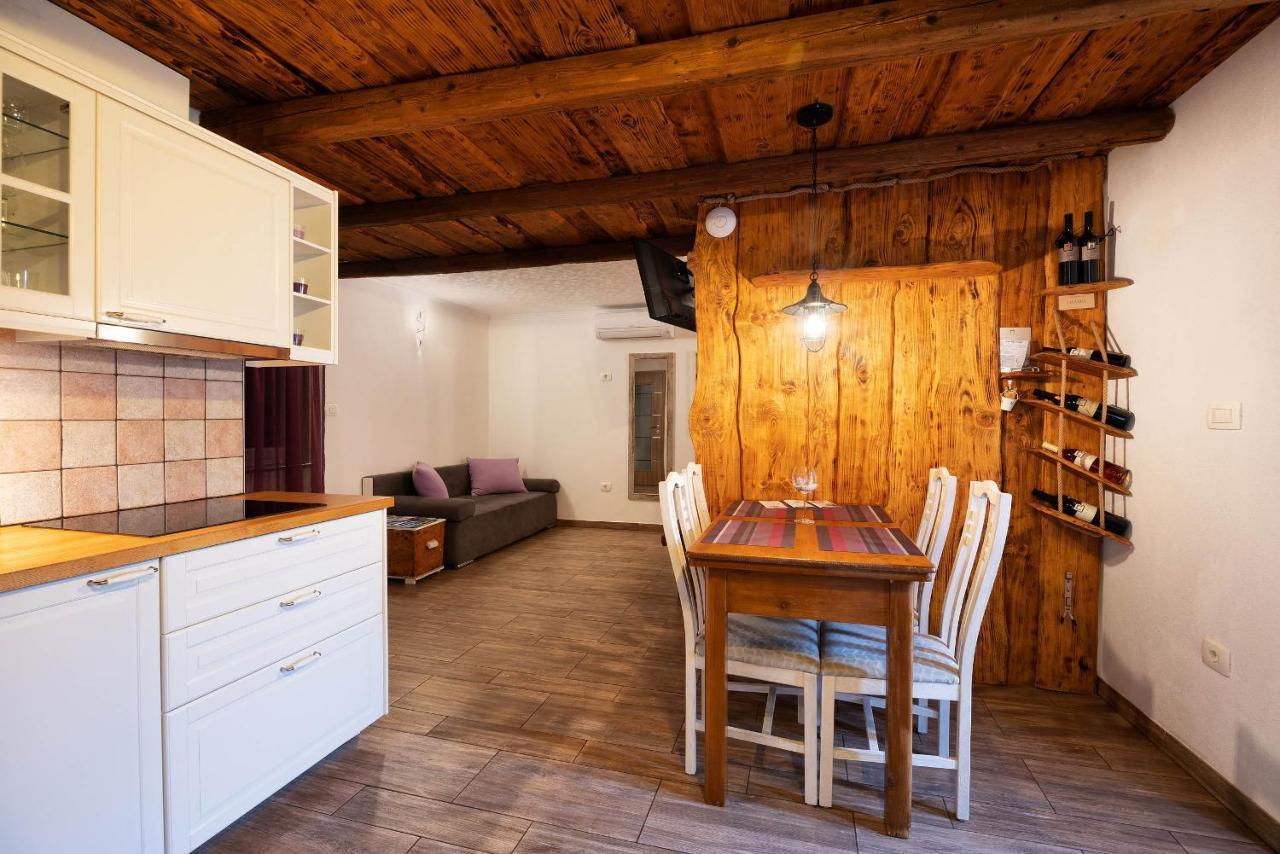 Touristfarm - Apartments "Red Fairytale" マレズィーシュ エクステリア 写真