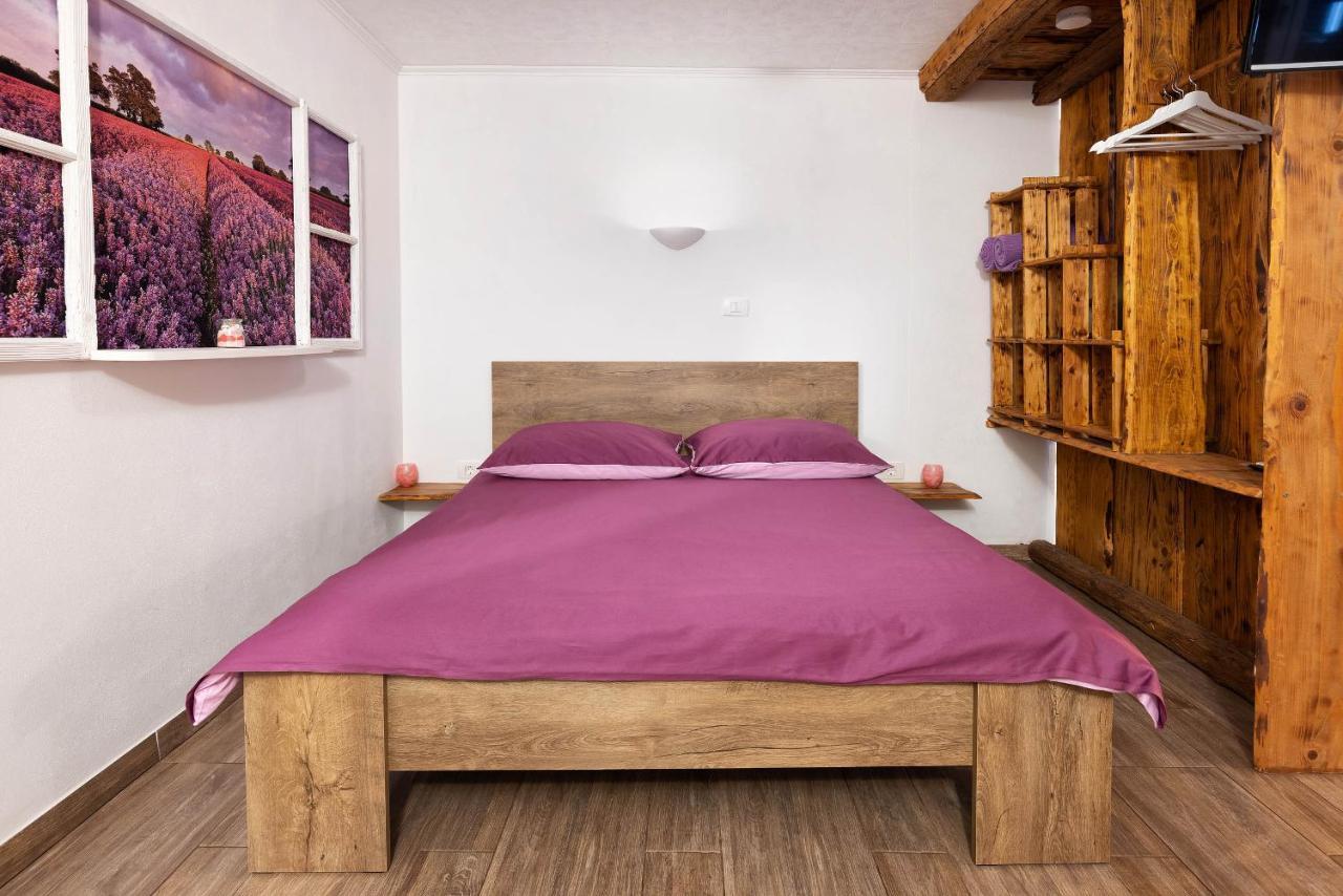 Touristfarm - Apartments "Red Fairytale" マレズィーシュ エクステリア 写真