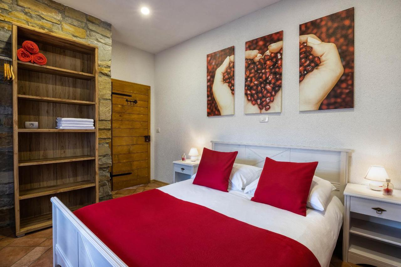 Touristfarm - Apartments "Red Fairytale" マレズィーシュ エクステリア 写真
