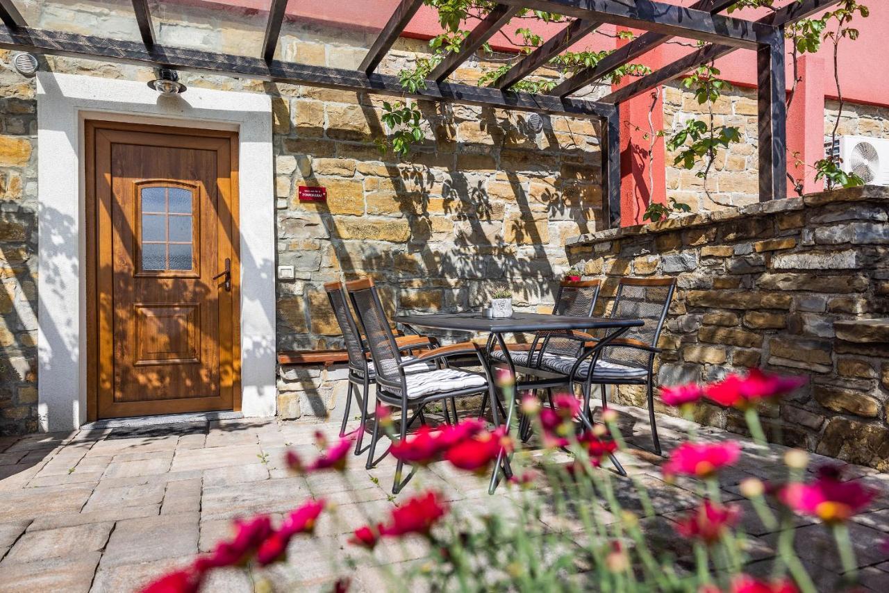 Touristfarm - Apartments "Red Fairytale" マレズィーシュ エクステリア 写真