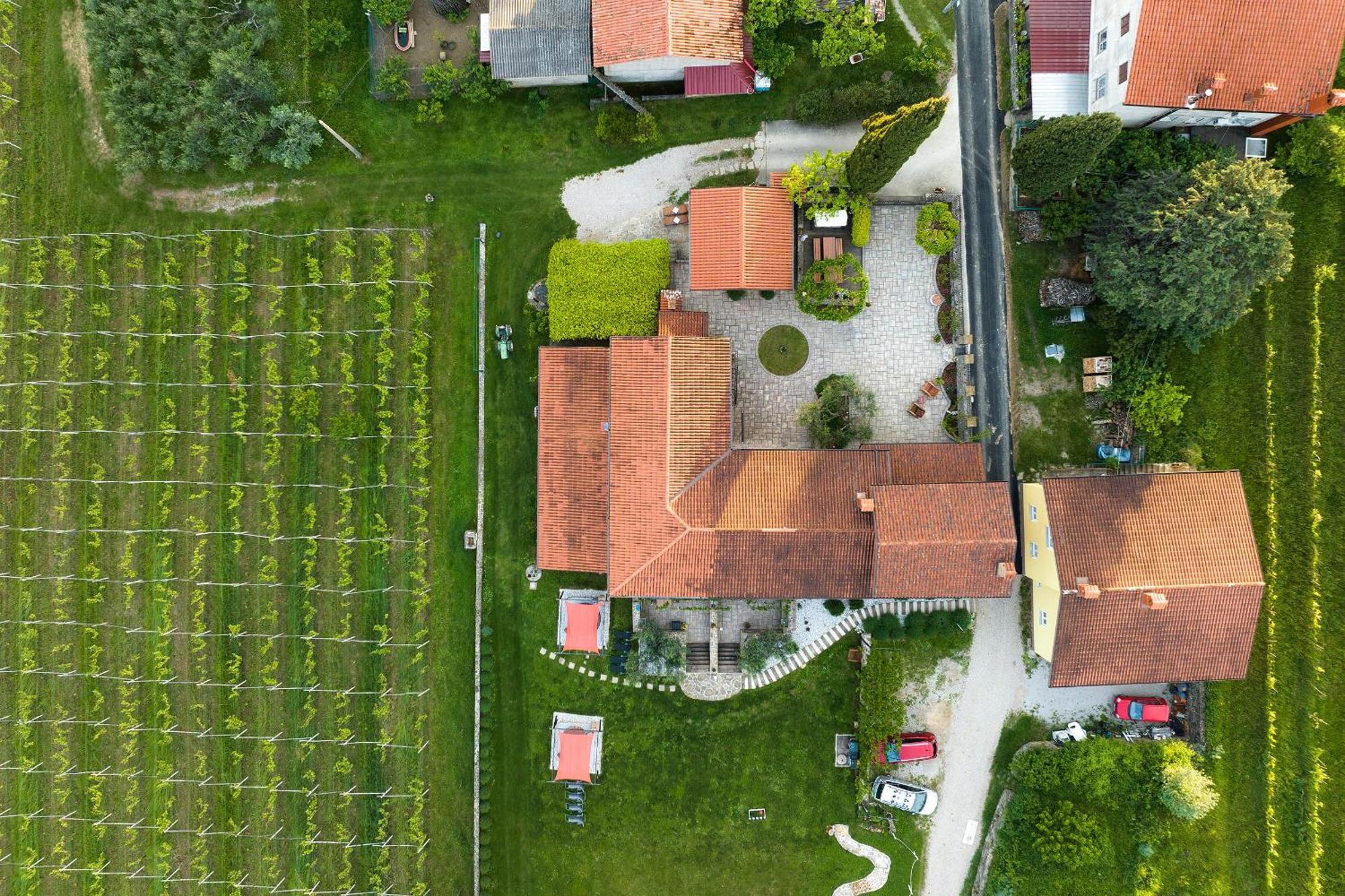Touristfarm - Apartments "Red Fairytale" マレズィーシュ エクステリア 写真