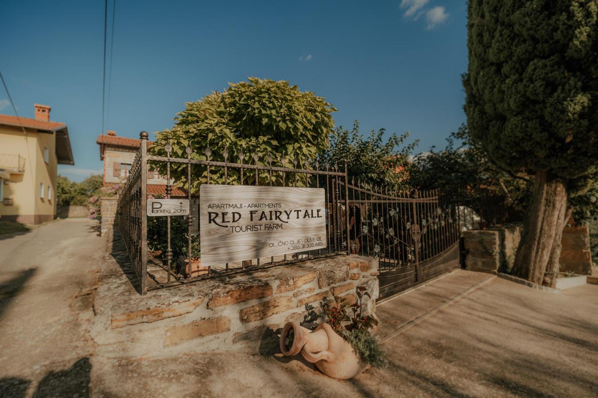 Touristfarm - Apartments "Red Fairytale" マレズィーシュ エクステリア 写真